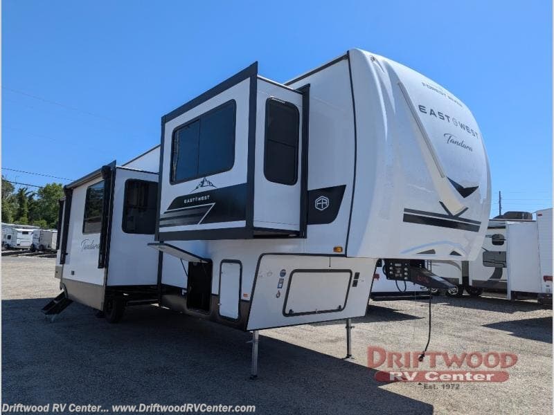 New 2026 East to West Tandara 390FL available in Clermont, New Jersey