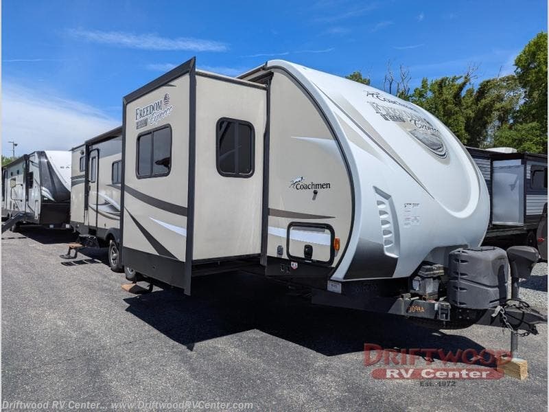 Used 2017 Coachmen Freedom Express 321FEDS available in Clermont, New Jersey