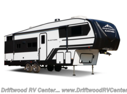 Used 2024 East to West Blackthorn Half-Ton 27BH-OK available in Clermont, New Jersey