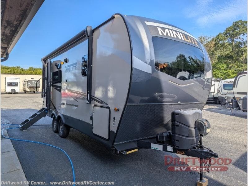 Used 2022  Forest River Rockwood Mini Lite 2205S by Forest River from Driftwood RV Center in Clermont, NJ