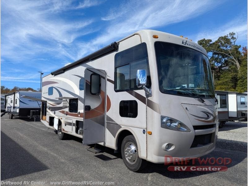 Used 2016  Thor Motor Coach Hurricane 31S by Thor Motor Coach from Driftwood RV Center in Clermont, NJ