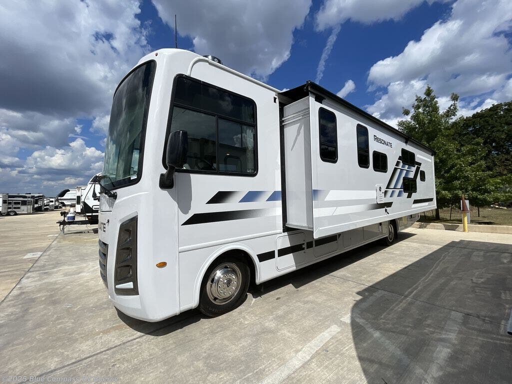 New 2026 Thor Motor Coach Resonate 32B available in Boerne, Texas