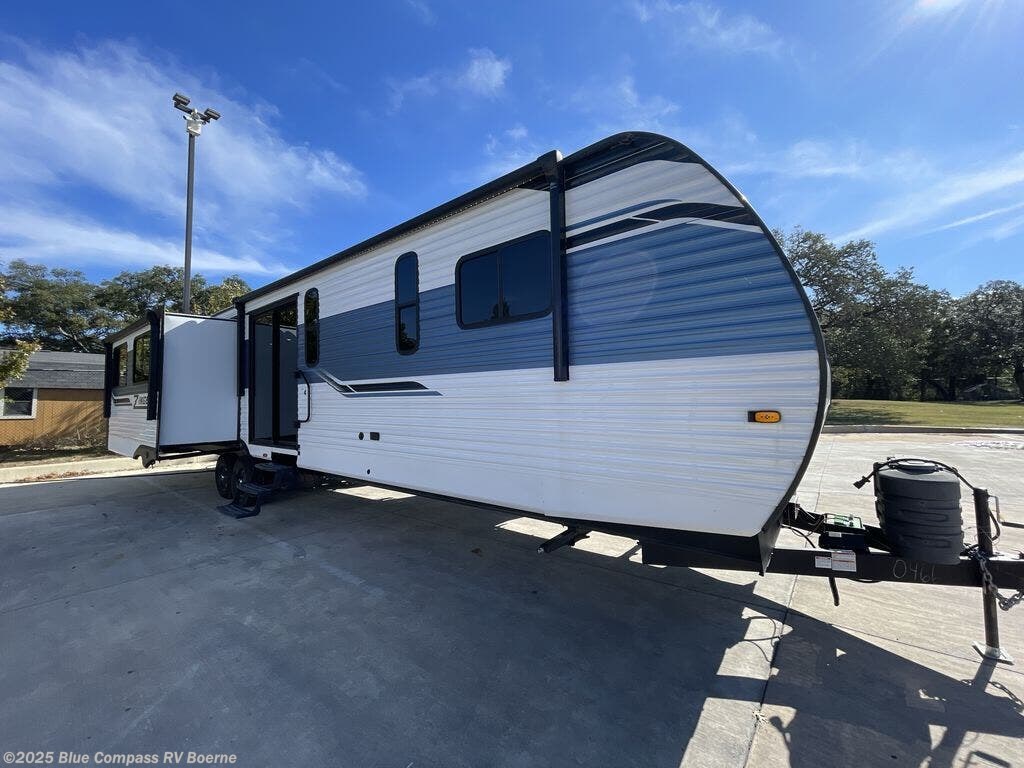 Used 2024 CrossRoads Zinger 380FB available in Boerne, Texas