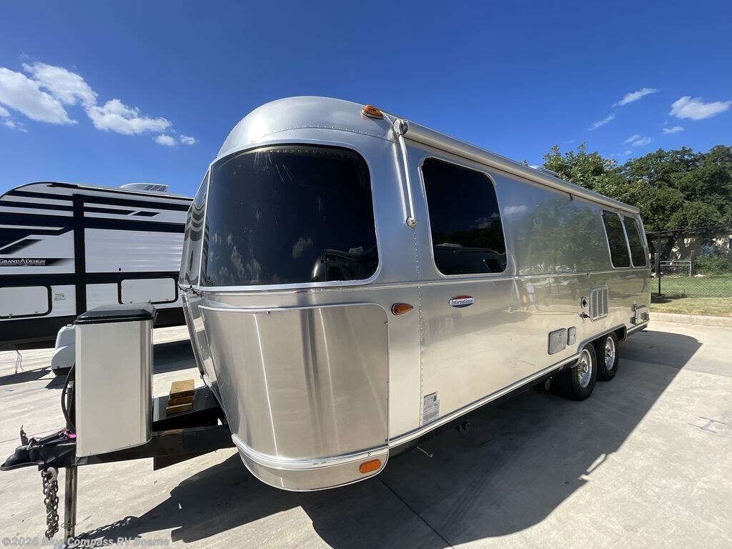 Used 2018 Airstream International 25FBQ available in Boerne, Texas