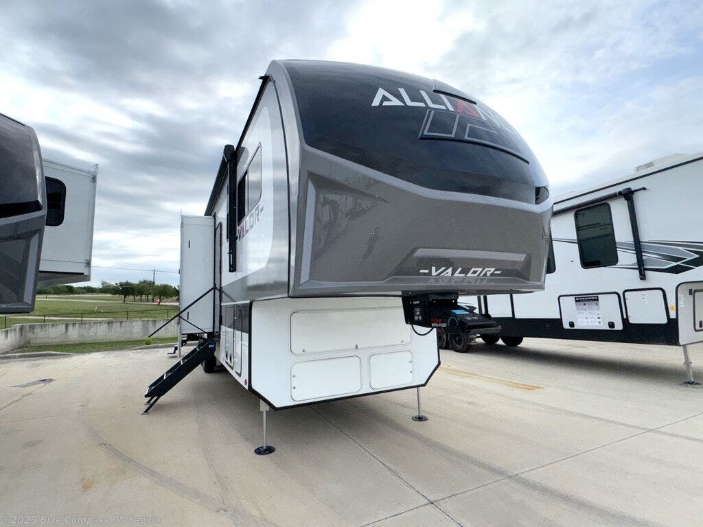 New 2025 Alliance RV Valor 40V13 available in Seguin, Texas