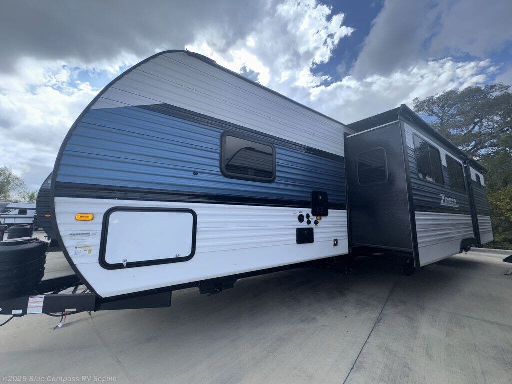New 2025 CrossRoads Zinger 331BH available in Seguin, Texas