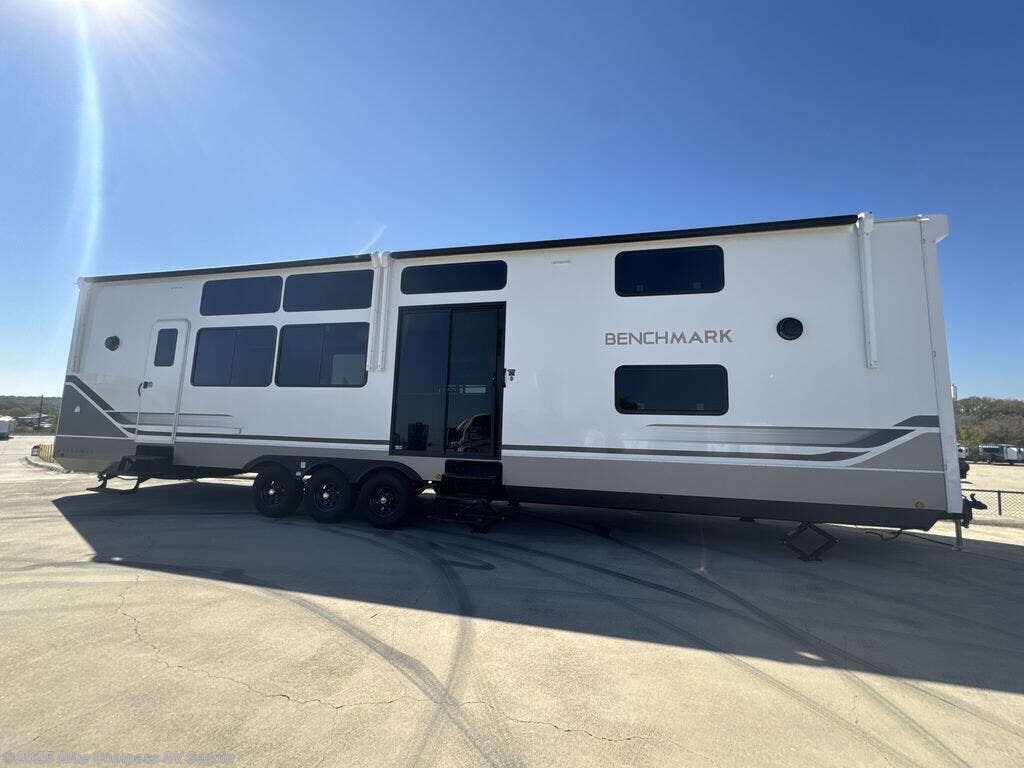 New 2026 Alliance RV Benchmark 44LFT available in Seguin, Texas