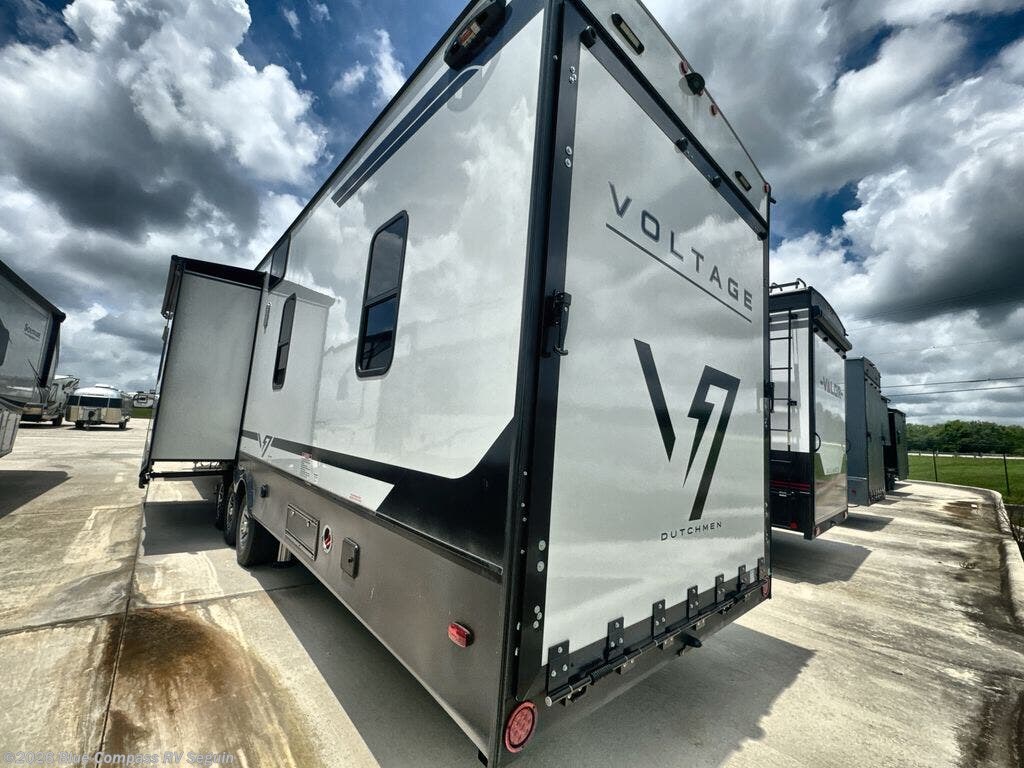 New 2026 Dutchmen Voltage V-Series 4250 available in Seguin, Texas
