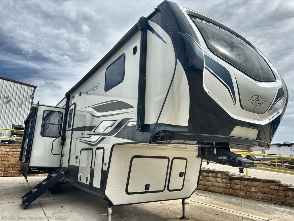 Used 2023 Keystone Montana High Country 335BH available in Seguin, Texas
