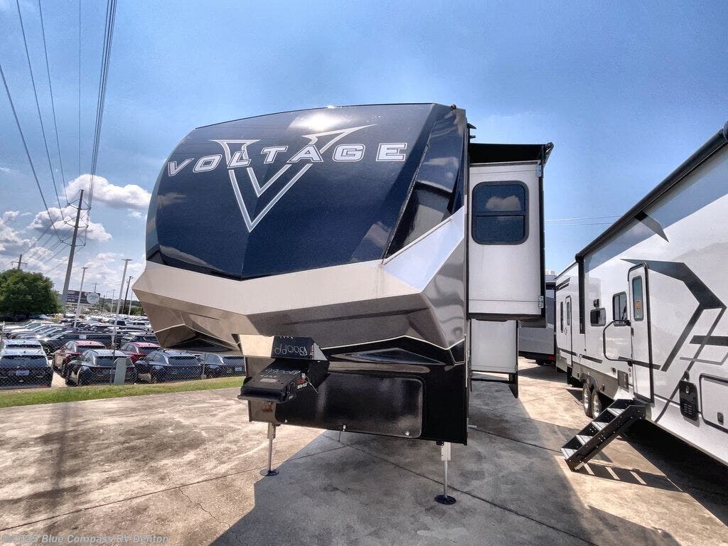 New 2025 Dutchmen Voltage 4225 available in Denton, Texas