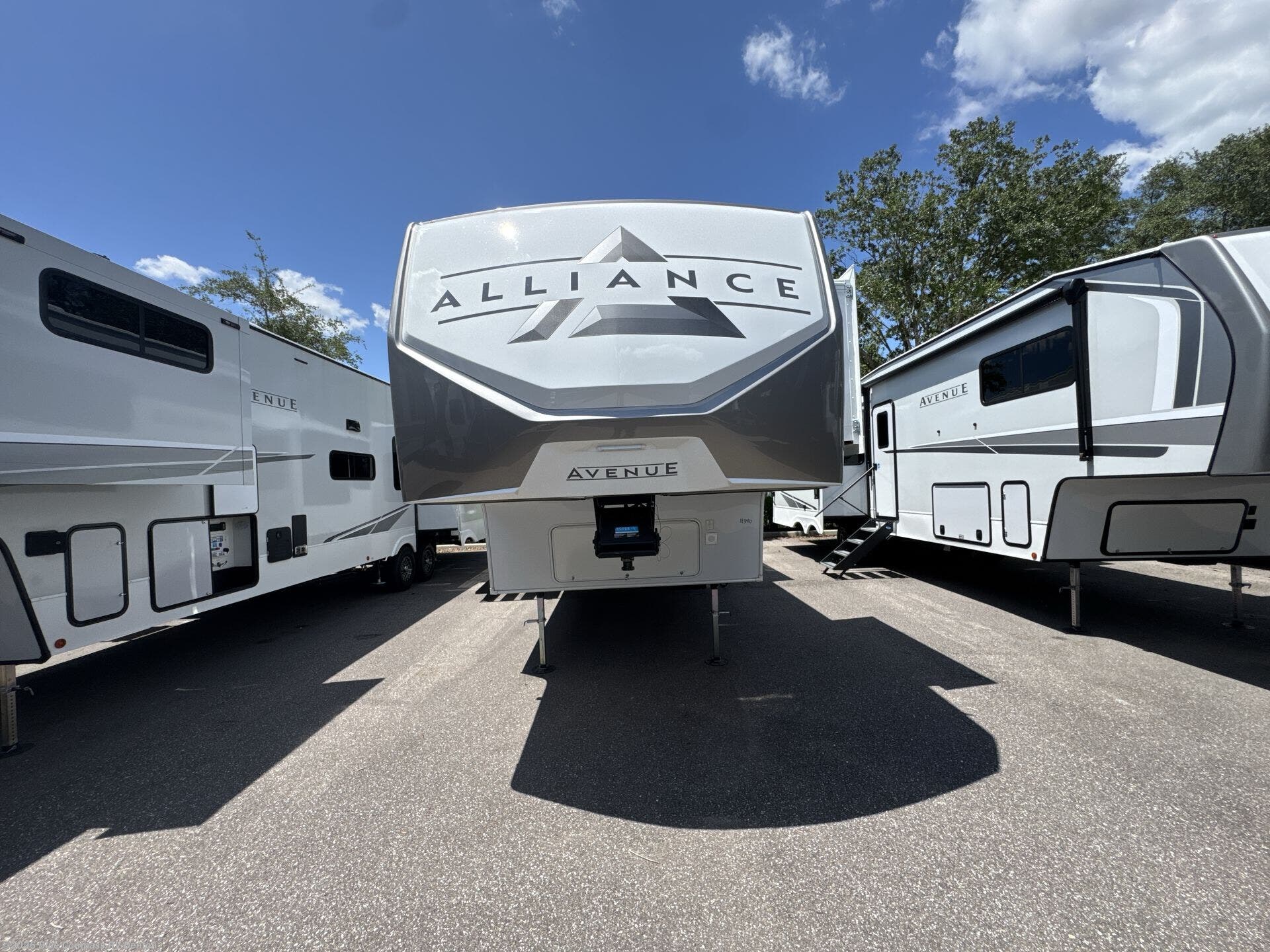 New 2025 Alliance RV Avenue 32RLS available in Denton, Texas
