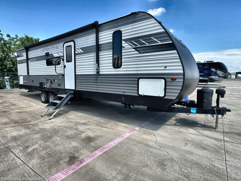 Used 2023  Dutchmen Aspen Trail 3120BHS by Dutchmen from Blue Compass RV Denton in Denton, TX