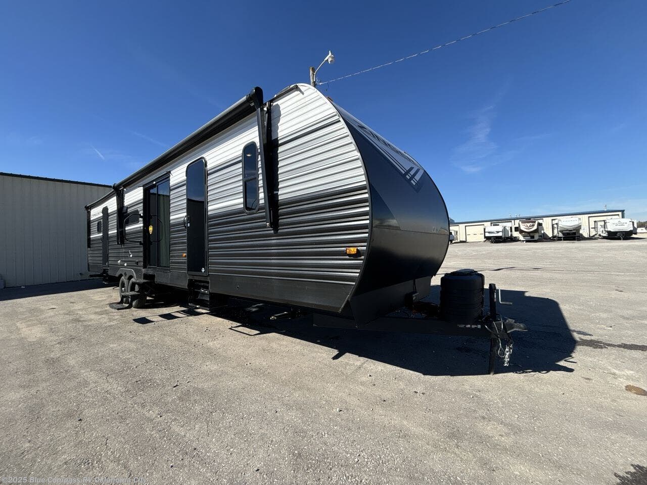 New 2026 CrossRoads Zinger 390DB available in Norman, Oklahoma