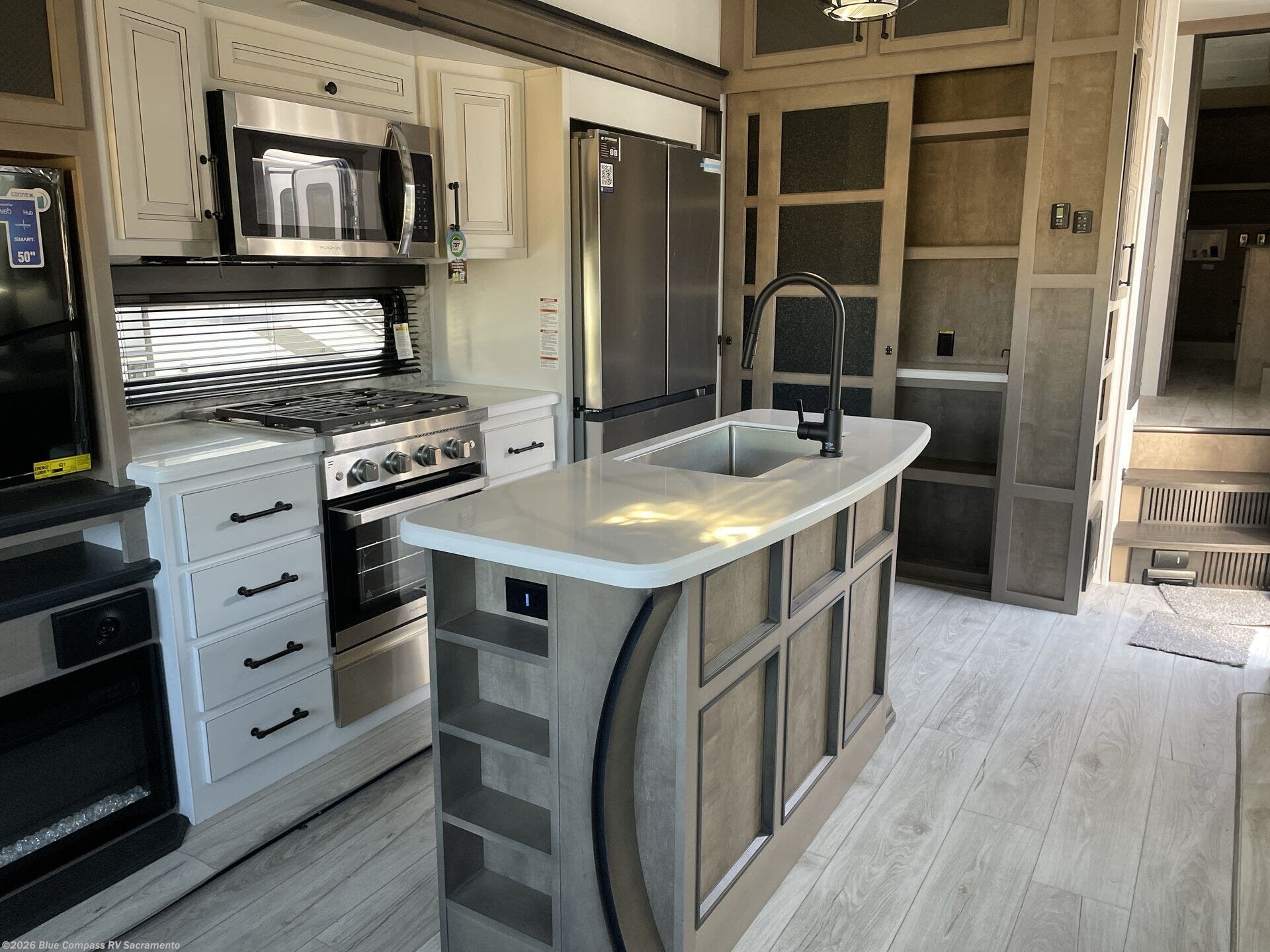 Used 2024 Keystone Montana 3123RL available in Rancho Cordova, California