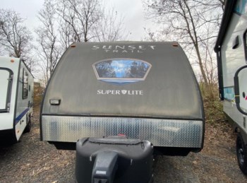Used 2014 CrossRoads Sunset Trail Super Lite ST240BH available in Souderton, Pennsylvania