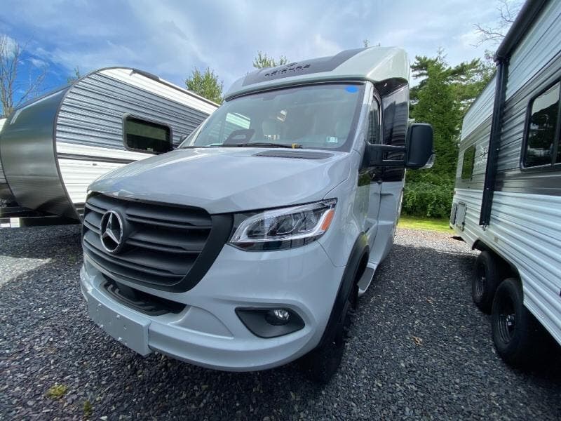 New 2027 Leisure Travel Unity U24RL AWD available in Souderton, Pennsylvania
