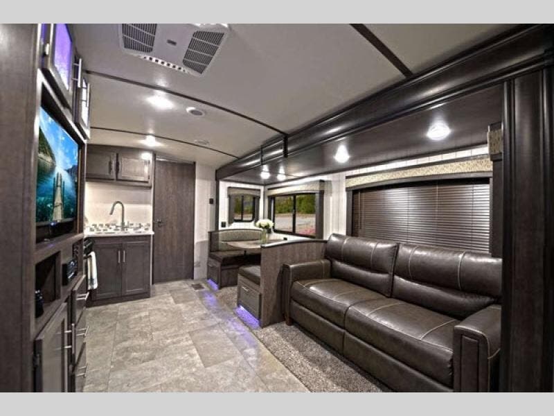 Used 2018 CrossRoads Sunset Trail Super Lite SS253RB available in Souderton, Pennsylvania