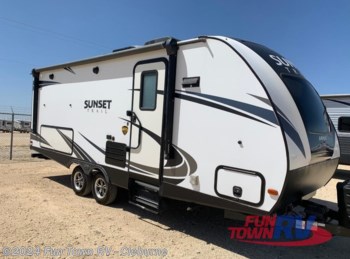 Used 2018 CrossRoads Sunset Trail Super Lite SS210FK available in Cleburne, Texas