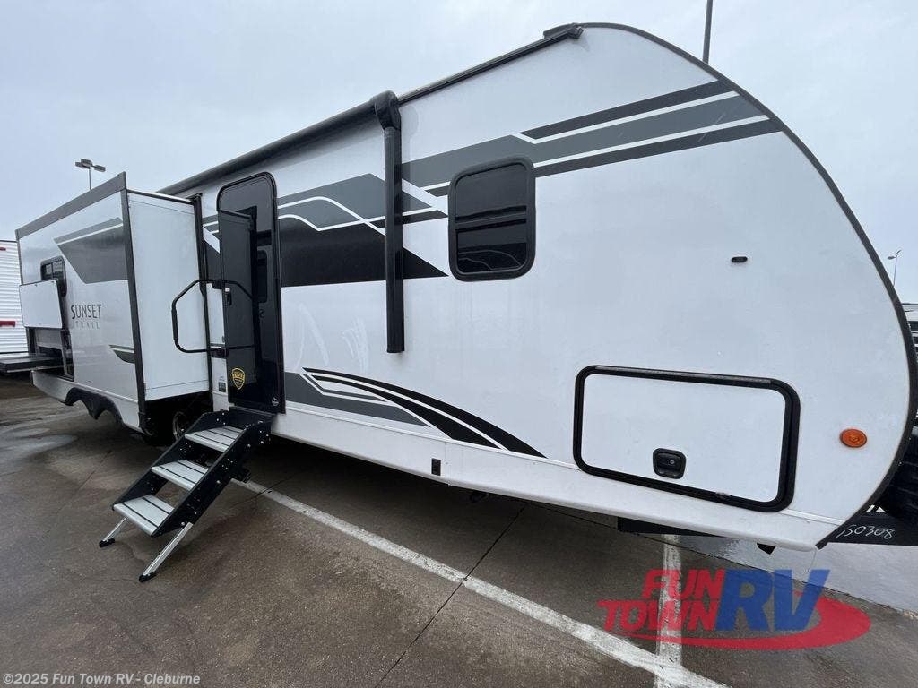 New 2025 CrossRoads Sunset Trail Super Lite 285CK available in Cleburne, Texas