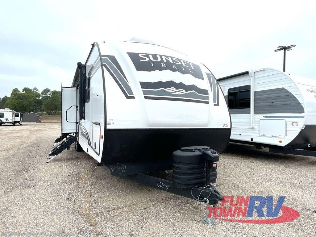 New 2025 CrossRoads Sunset Trail SS331BH available in Cleburne, Texas
