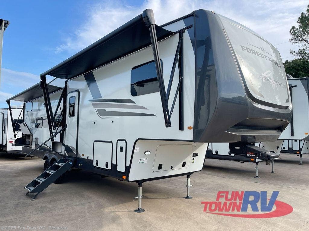 New 2025 Forest River Rockwood Signature R374DBH available in Cleburne, Texas