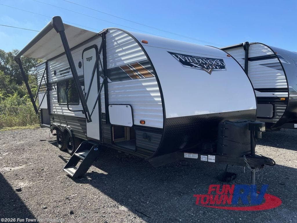 Used 2021 Forest River Wildwood X-Lite 19DBXL available in Cleburne, Texas