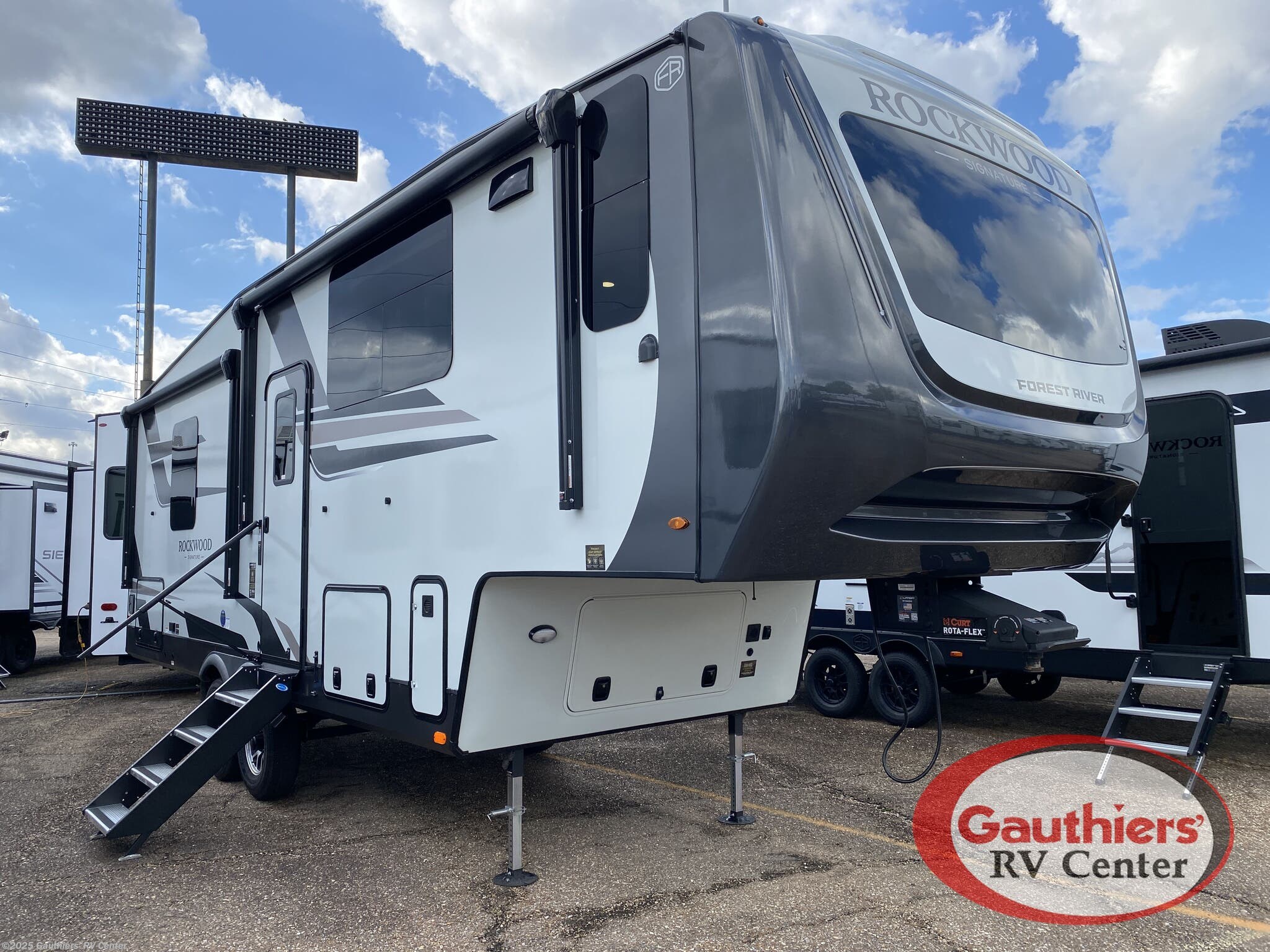 New 2026 Forest River Rockwood Signature 290SFK available in Scott, Louisiana