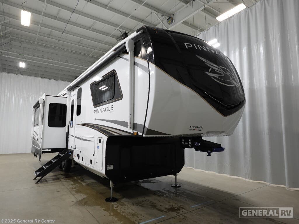 New 2025 Jayco Pinnacle 32RLTS available in Brownstown Township, Michigan