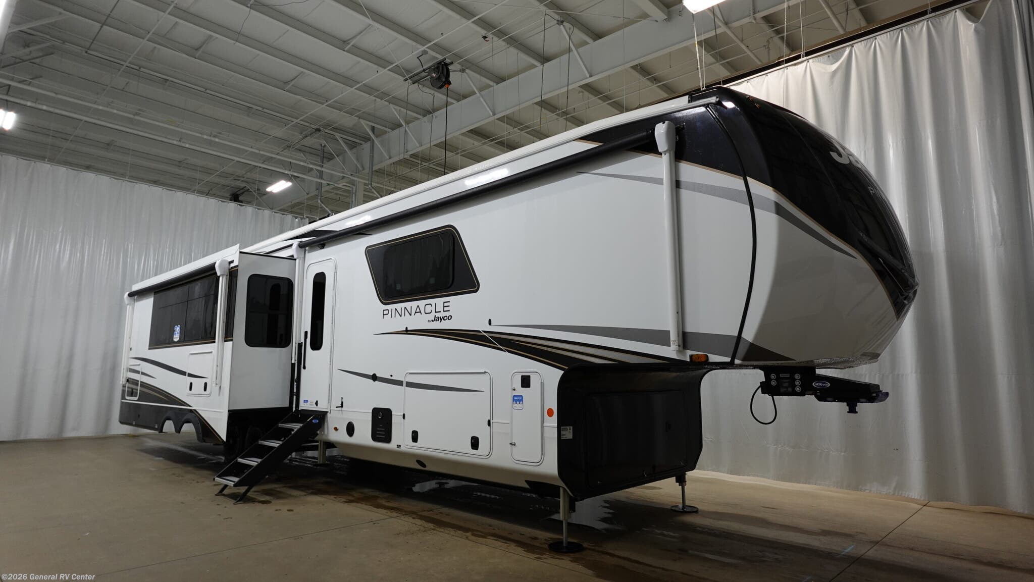 New 2026 Jayco Pinnacle 38FBRK available in Mount Clemens, Michigan