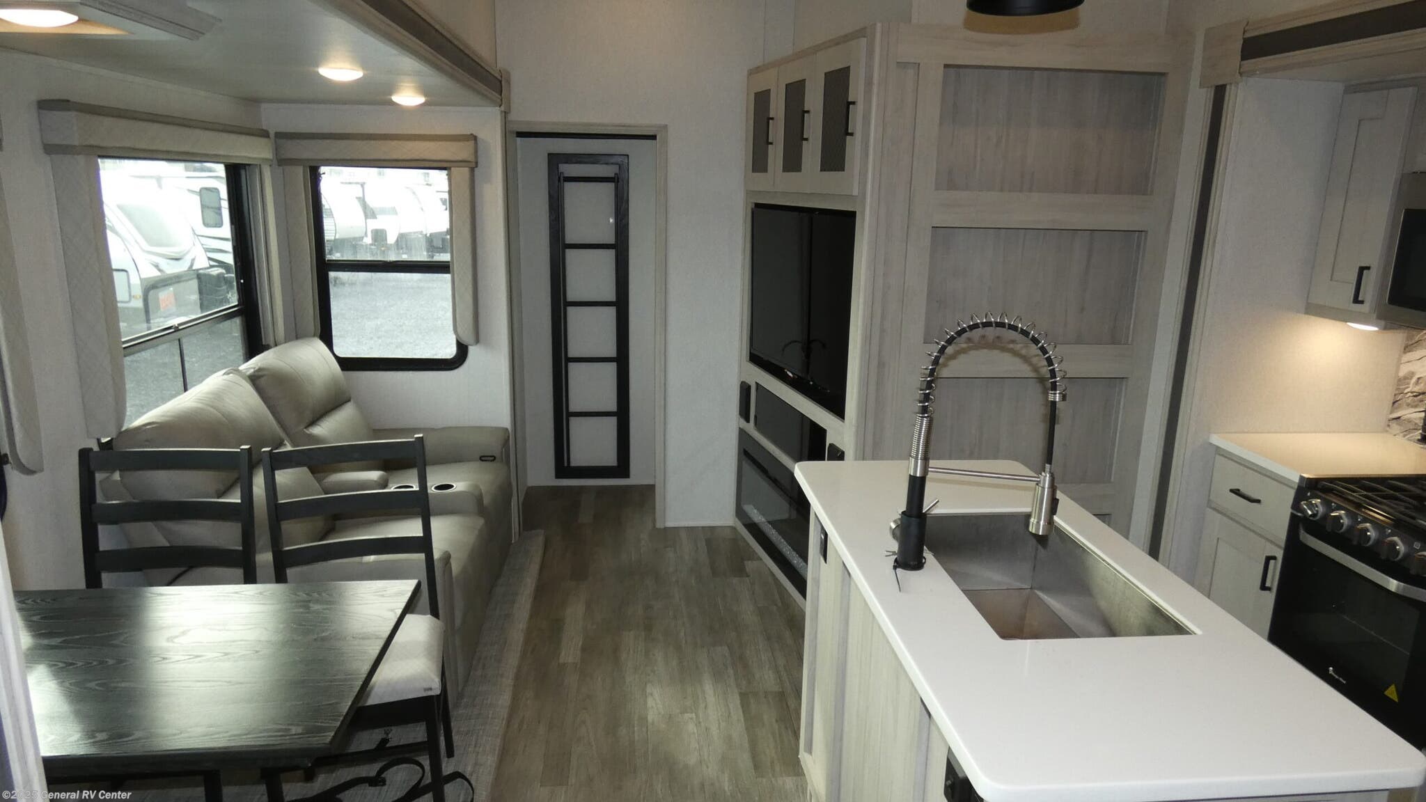 Used 2023 East to West Tandara 375BH-OK available in Elizabethtown, Pennsylvania