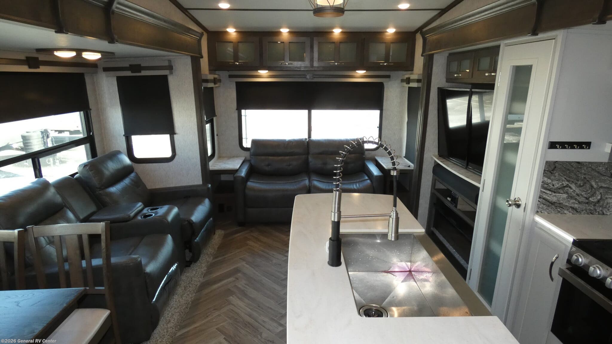 Used 2021 Dutchmen Astoria 3173RLP available in Elizabethtown, Pennsylvania