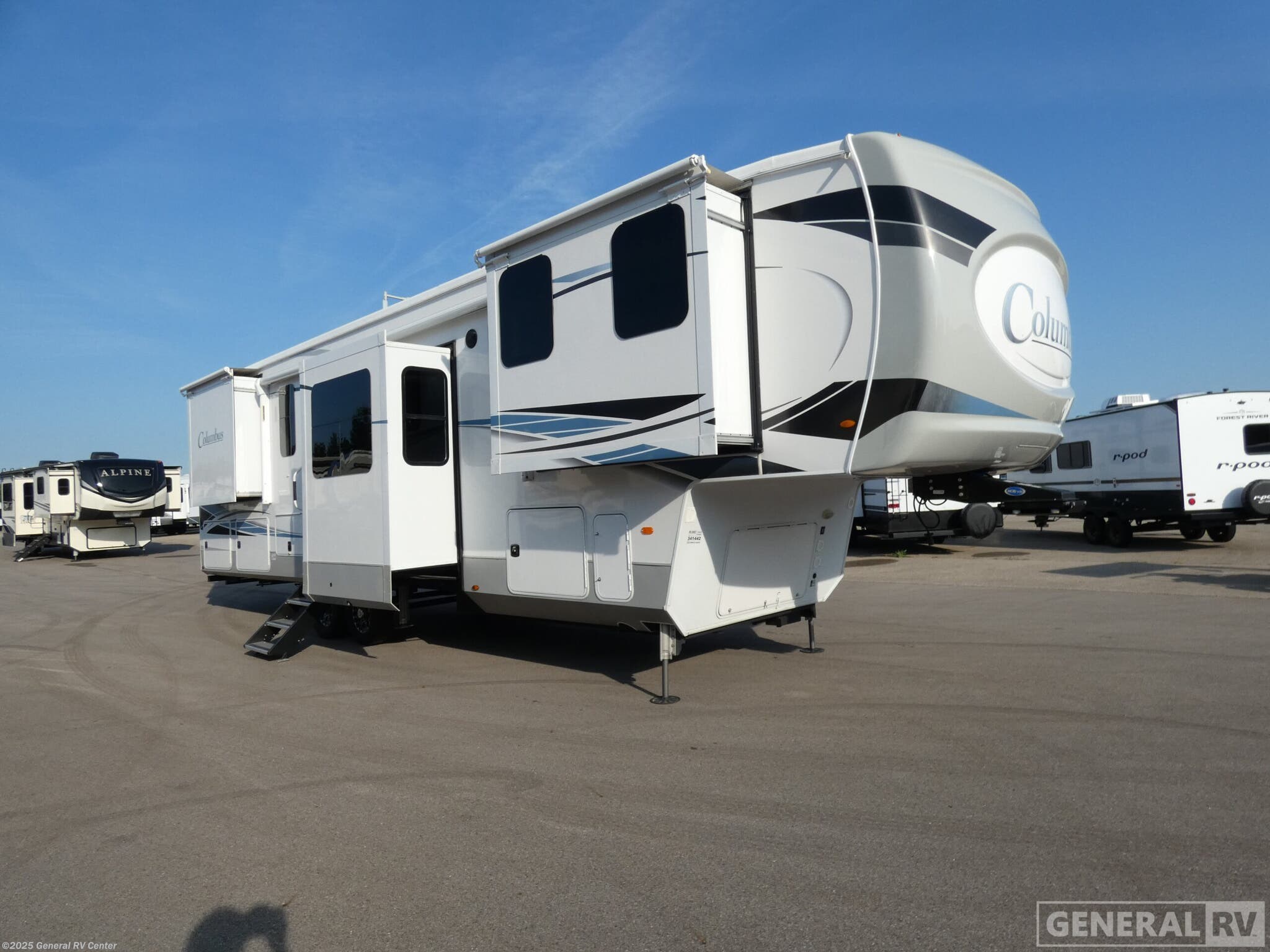 Used 2022 Palomino Columbus 388FK available in Wayland, Michigan