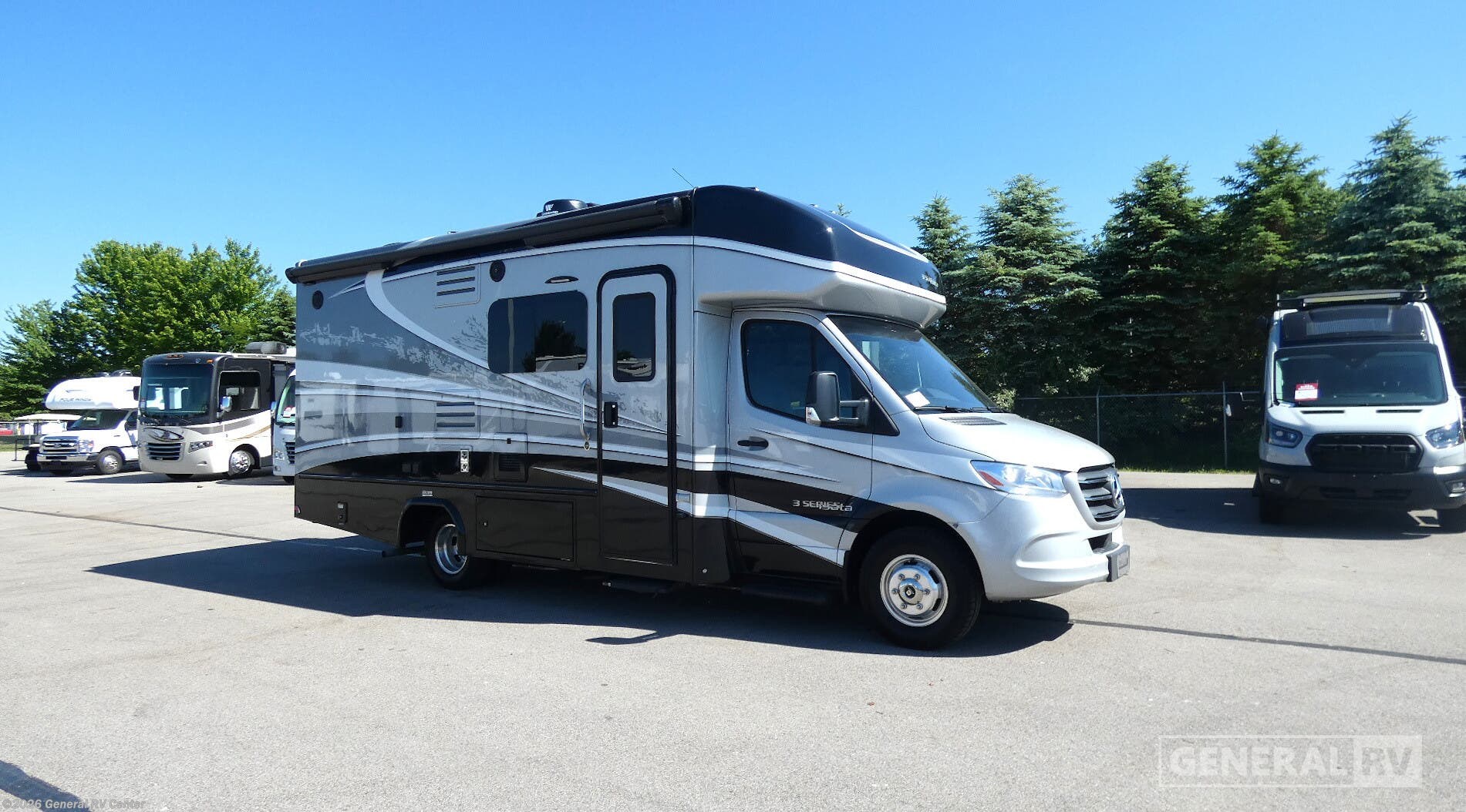 Used 2021 Dynamax Corp  ISATA 24FW available in Wayland, Michigan