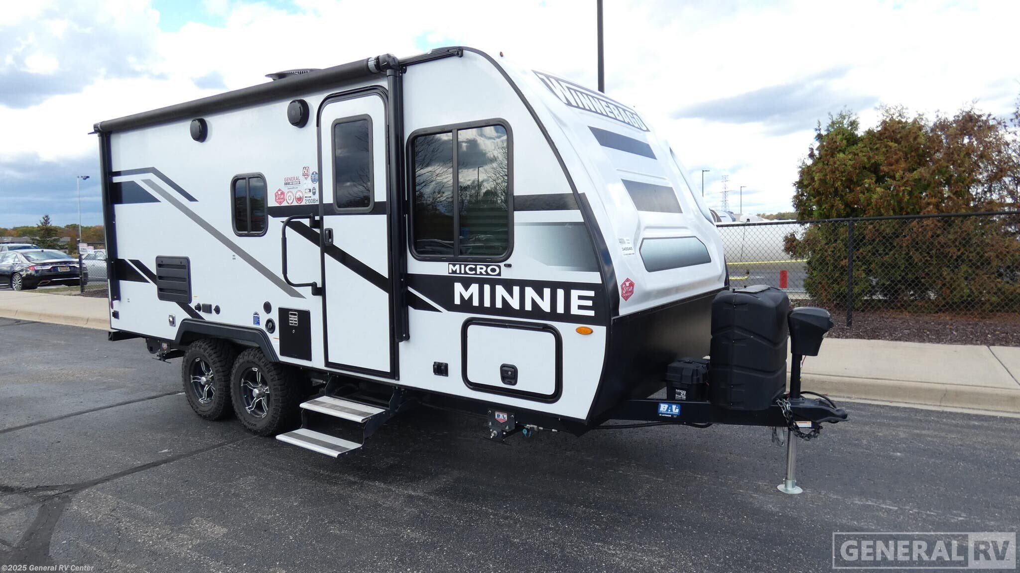 Used 2023 Winnebago Micro Minnie 2100BH available in Wixom, Michigan
