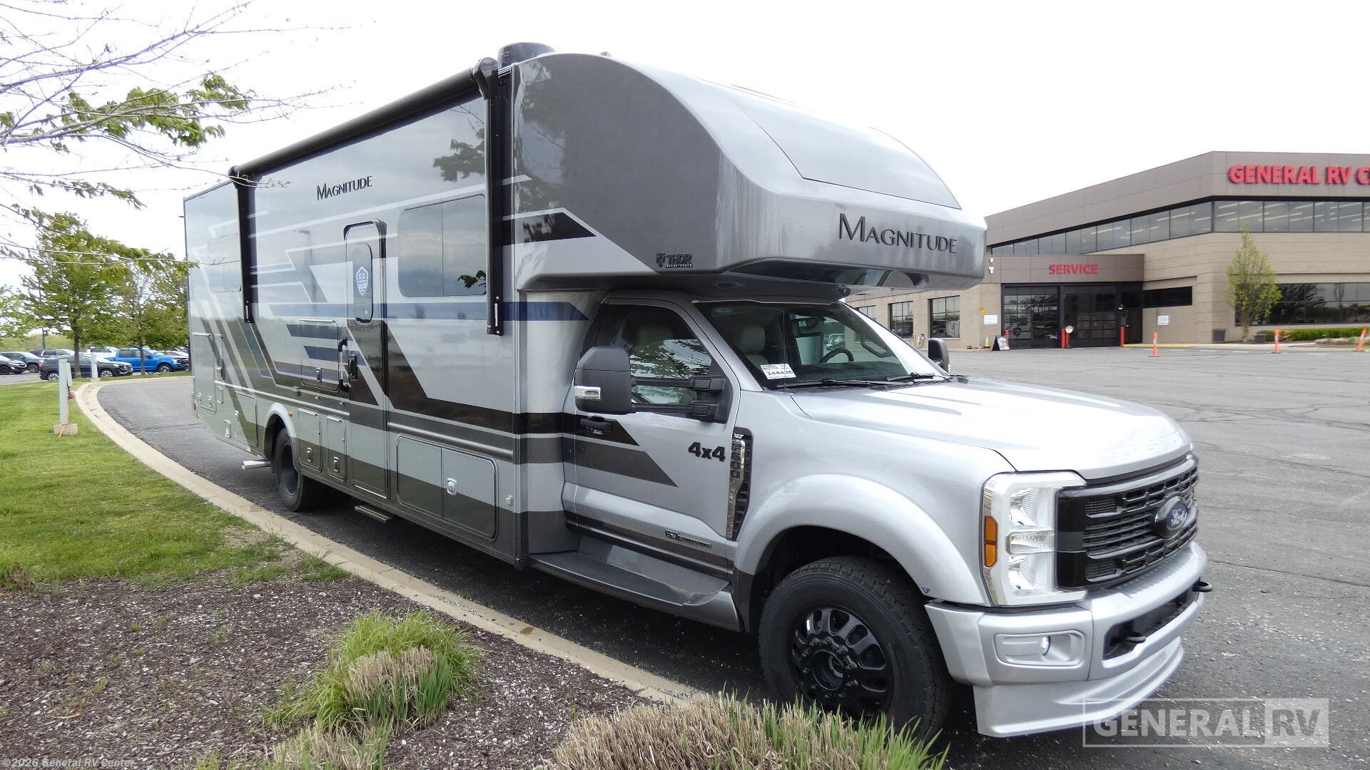 New 2027 Thor Motor Coach Magnitude Grand L35 available in Wixom, Michigan
