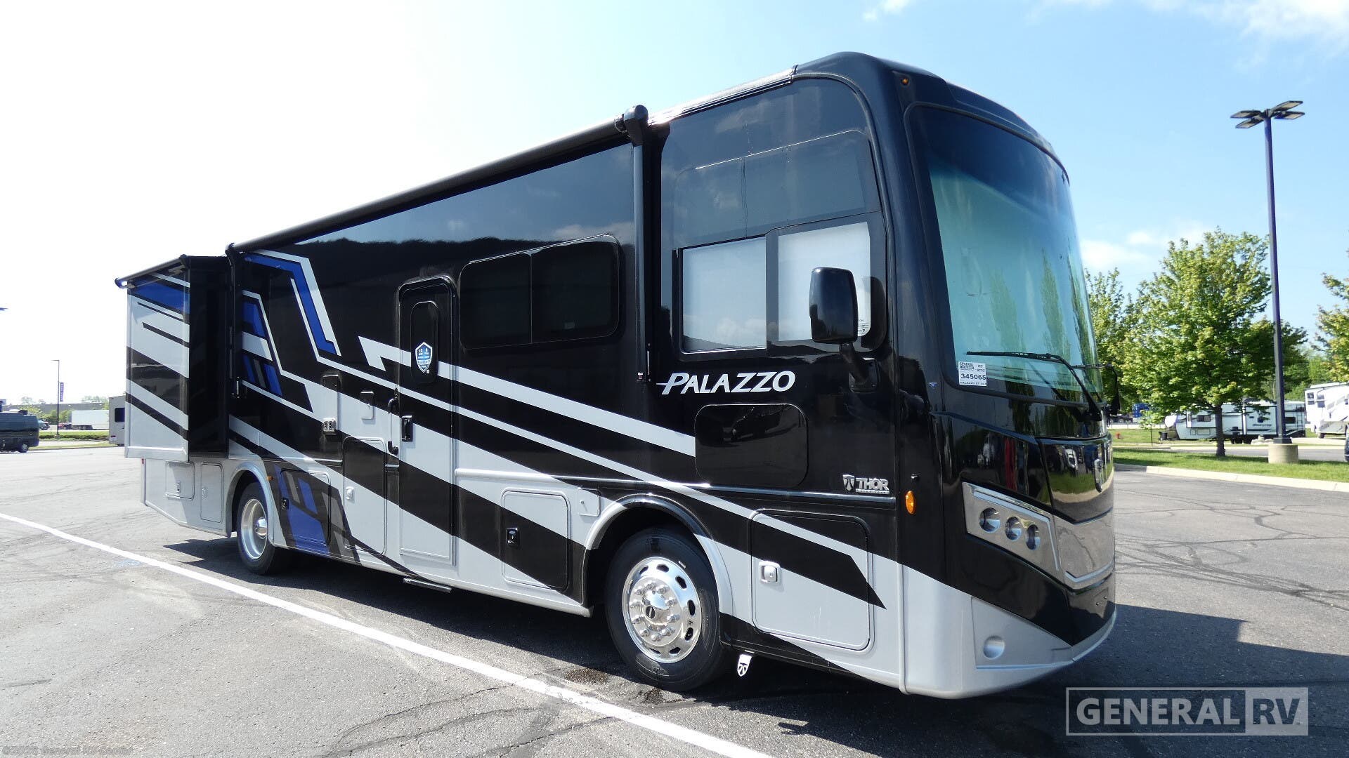 New 2026 Thor Motor Coach Palazzo GT 33.5 available in Wixom, Michigan
