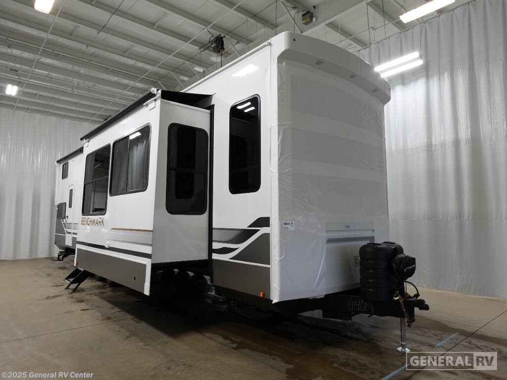 New 2025 Alliance RV Benchmark 42LFT available in Birch Run, Michigan