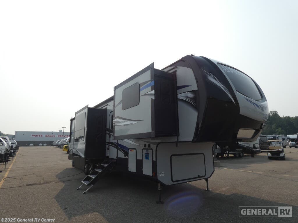Used 2020 Keystone Avalanche 383FL-5SL available in Birch Run, Michigan