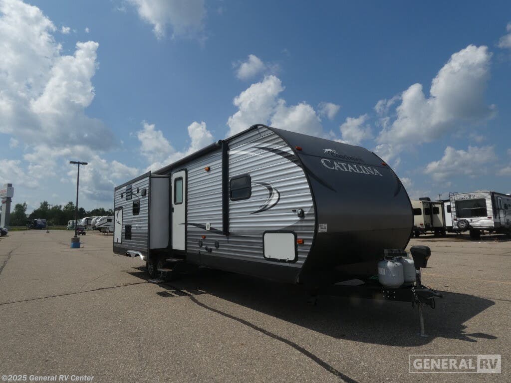 Used 2016 Coachmen Catalina 293RDS-2SL available in Birch Run, Michigan