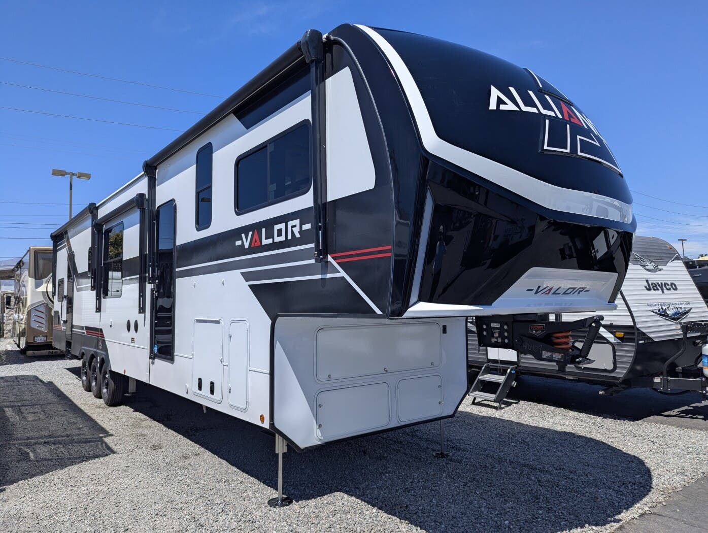 New 2026 Alliance RV Valor 44V14 available in Colton, California
