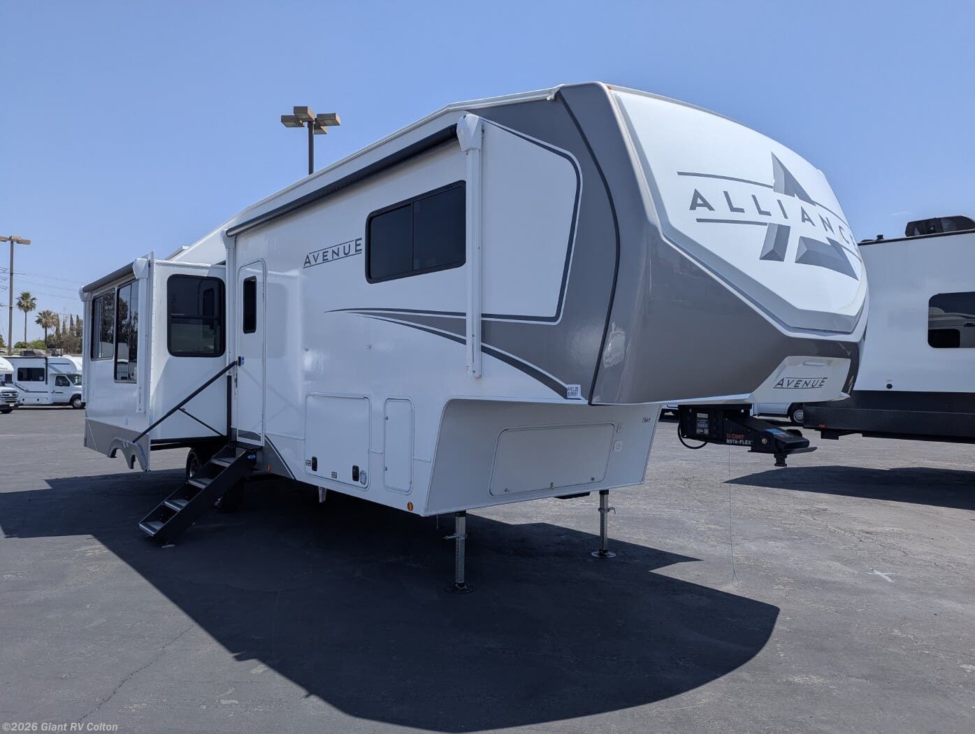 New 2026 Alliance RV Avenue 32RLS available in Colton, California