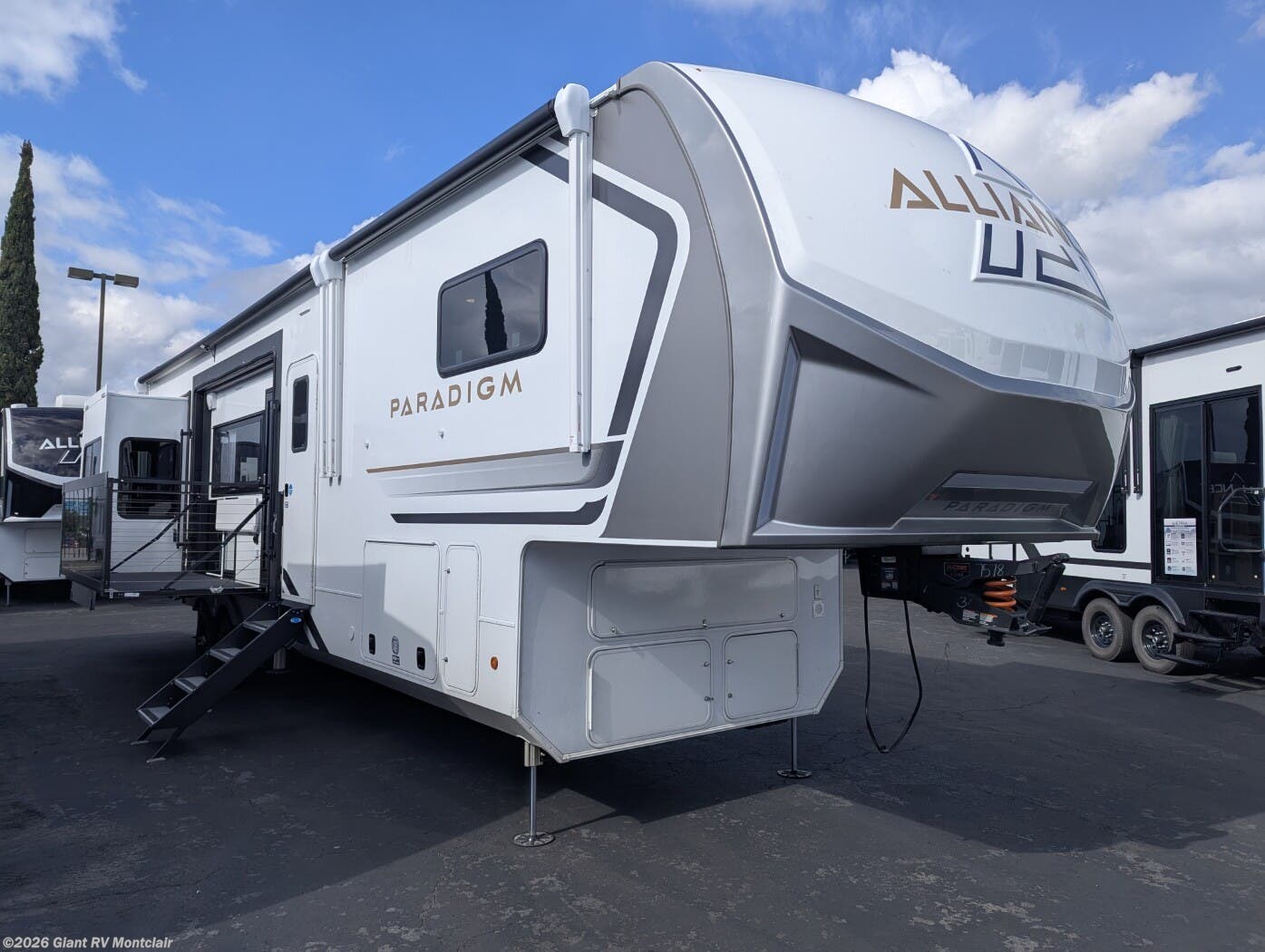 New 2026 Alliance RV Paradigm 388SP available in Montclair, California