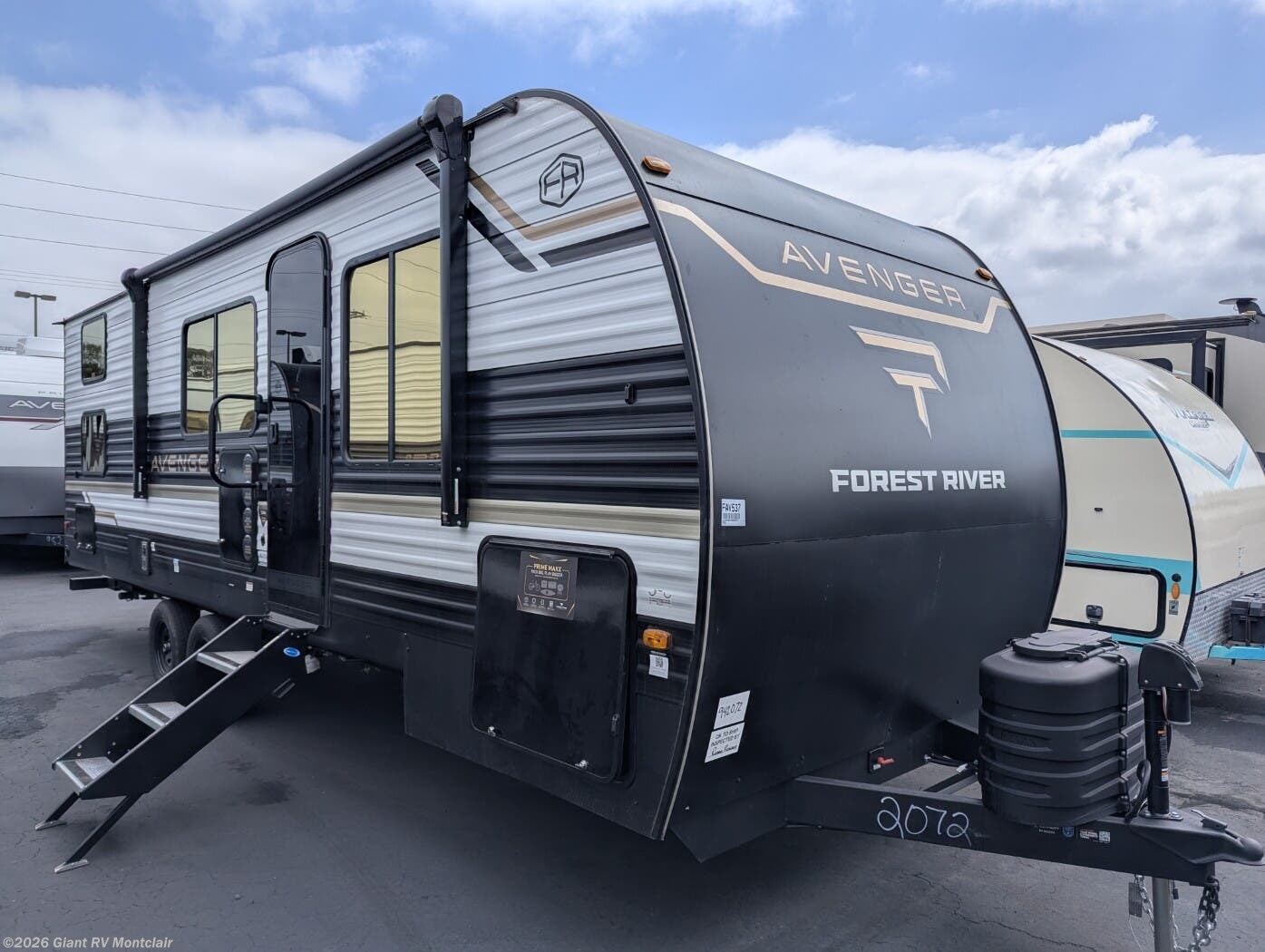 New 2027 Prime Time Avenger 23BHS available in Montclair, California
