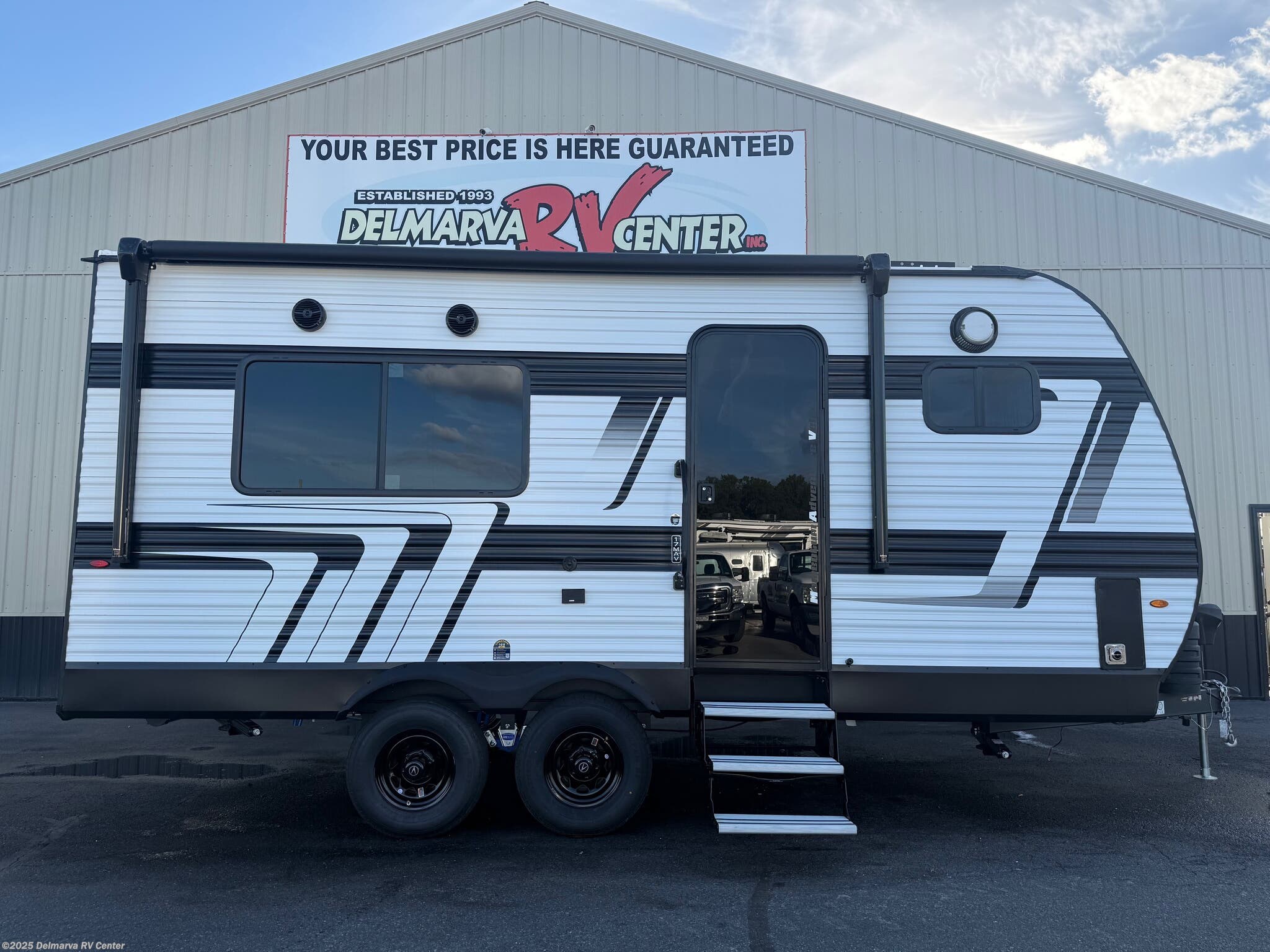 New 2026 Grand Design Momentum 17MAV available in Milford, Delaware