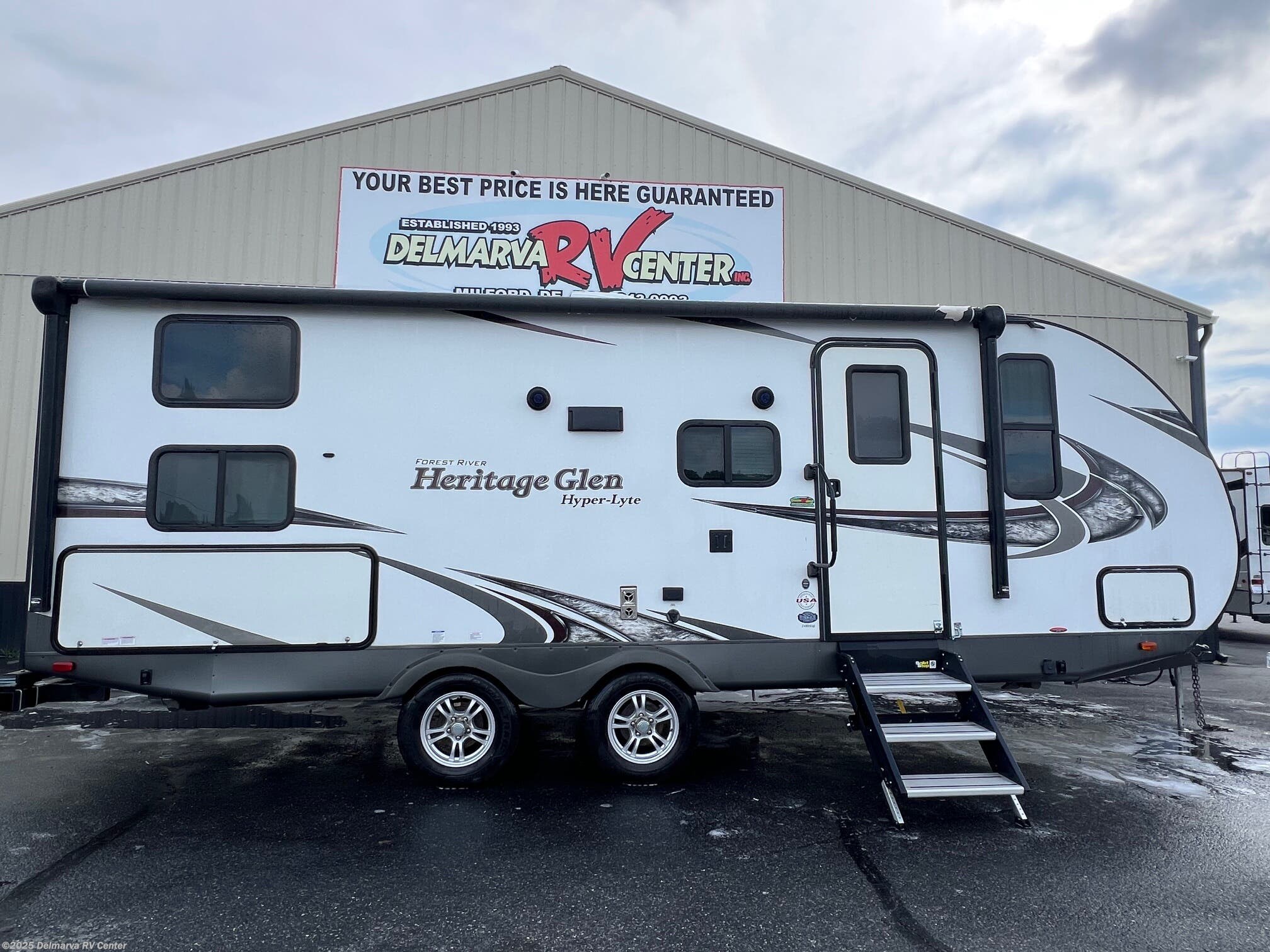 Used 2018 Forest River Wildwood Heritage Glen Hyper-Lyte 24BHHL available in Milford, Delaware