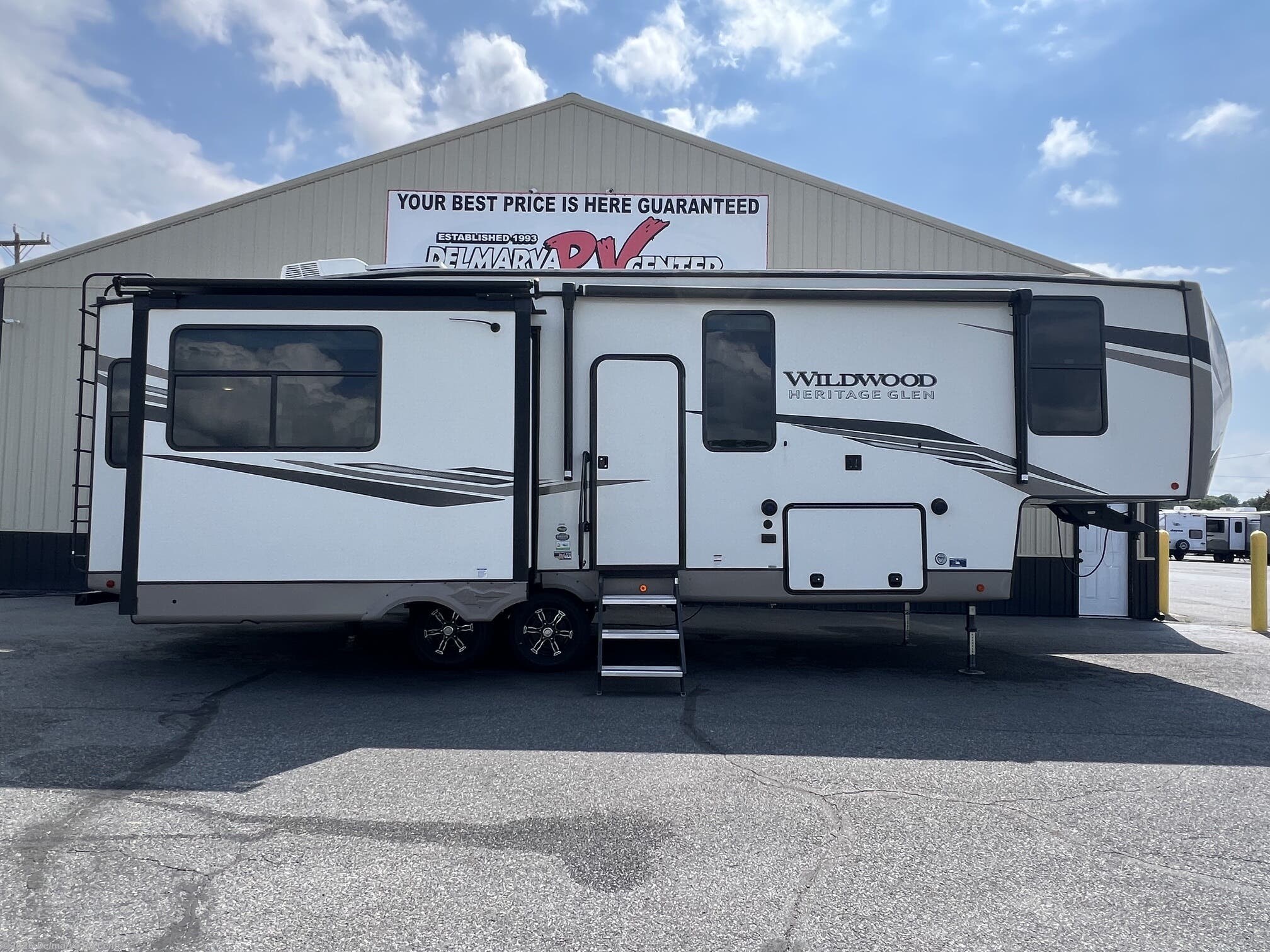 Used 2022 Forest River Wildwood Heritage Glen 286RL available in Milford, Delaware