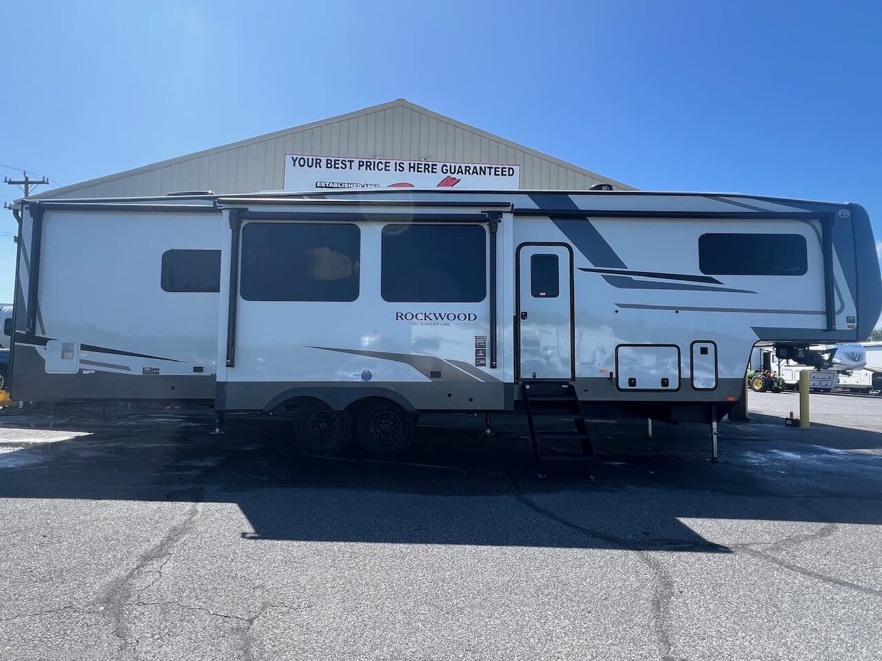 New 2027  Forest River Rockwood Signature 403SDB by Forest River from Delmarva RV Center in Milford, DE