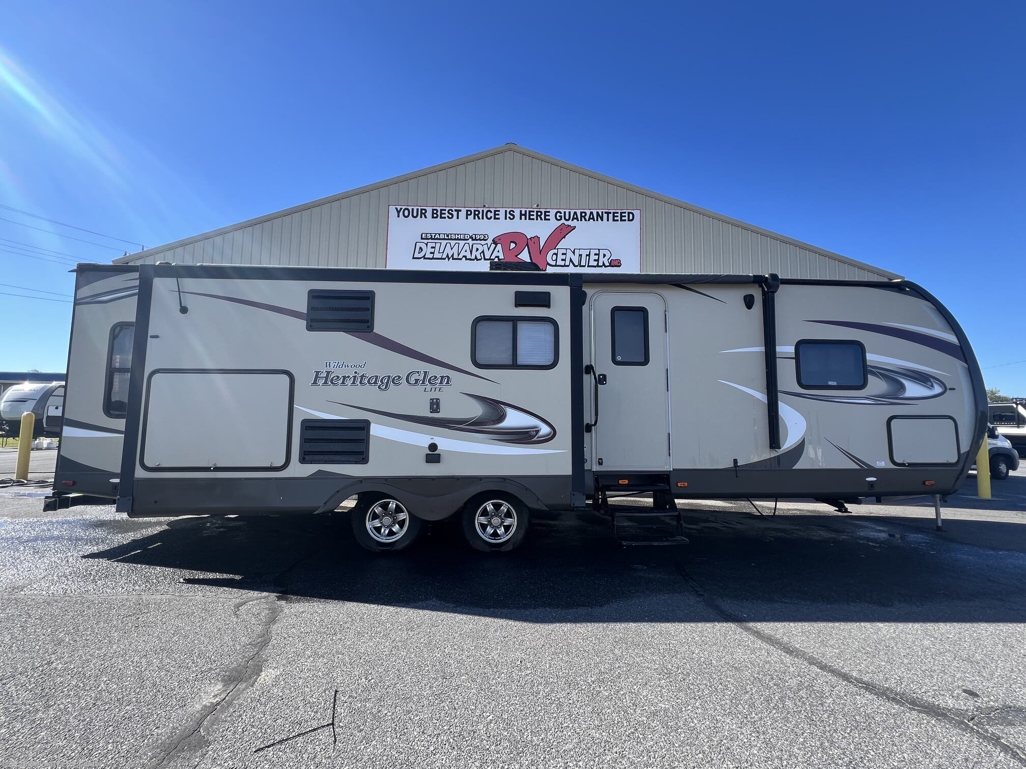 Used 2015  Forest River Wildwood Heritage Glen Lite 272RLIS by Forest River from Delmarva RV Center in Milford, DE