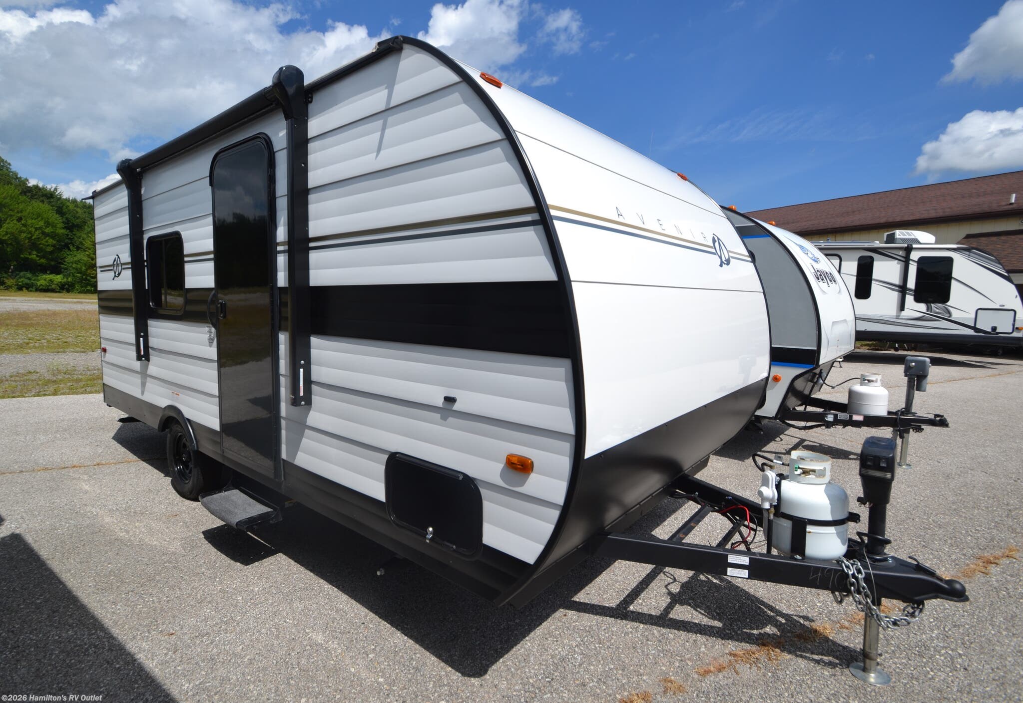 Used 2025  Cruiser RV Avenir A-17RB by Cruiser RV from Hamilton's RV Outlet in Saginaw, MI