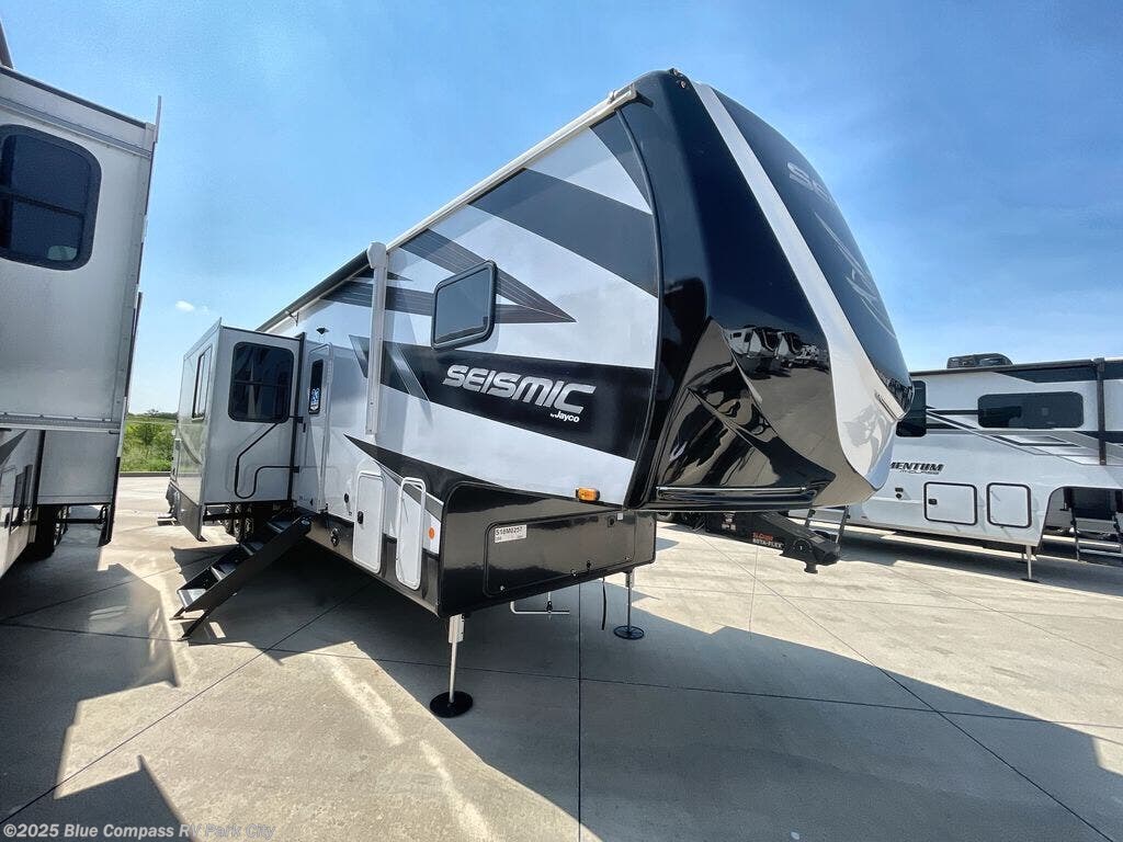 New 2025 Jayco Seismic 399 available in Park City, Kansas